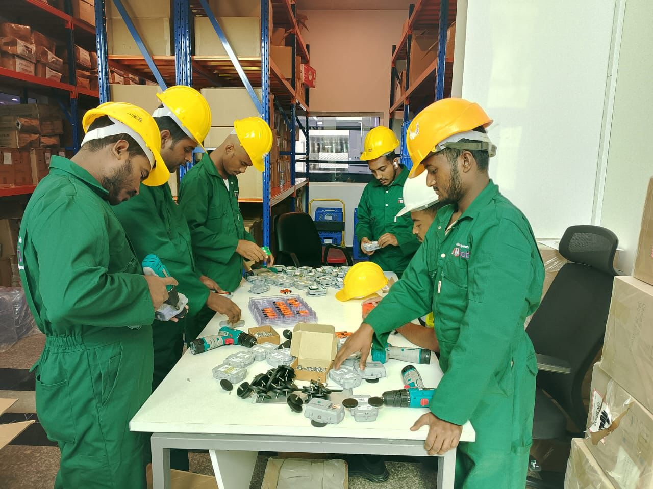 Technical assembly work in a PSFM working photograph
